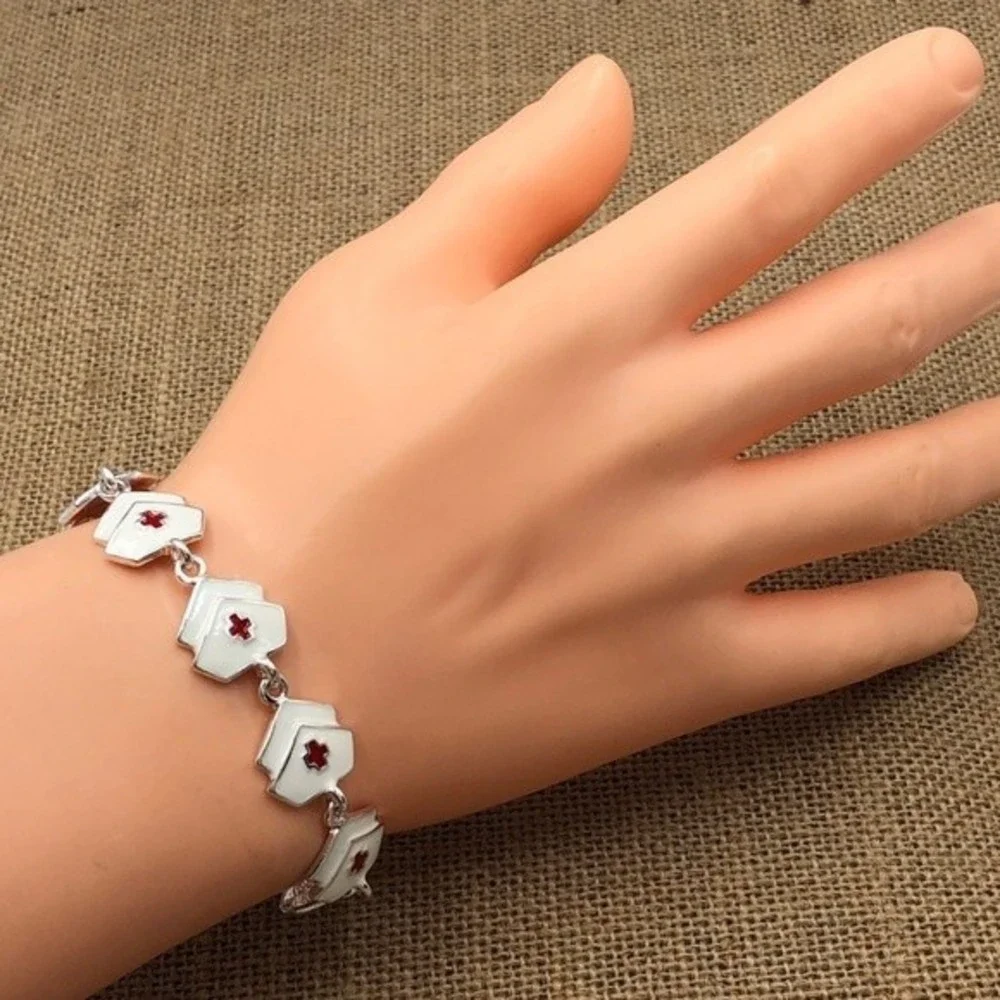 🌼 Nurse Hat Enamel Painted Silver Clasp Bracelet